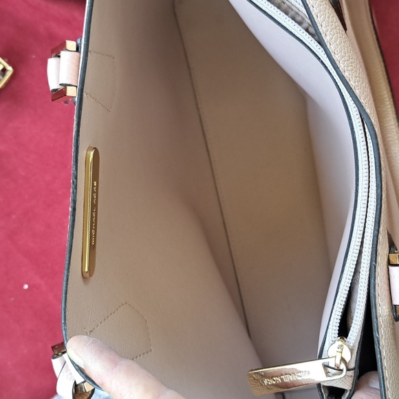 Michael Kors Soft Pink Pebble Leather Satchel/Crossbody Bag. EC - Picture 11 of 15